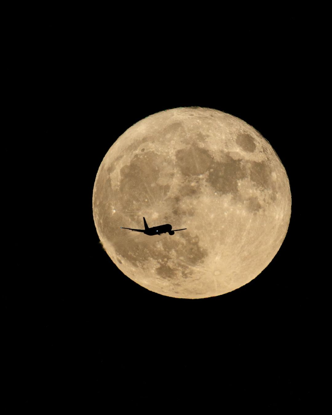 SHOCK EYE 様々な満月ショットを公開！「 今夜は満月🌕️ 夏の空に浮かぶバックムーン」