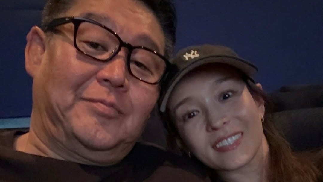 元横綱・花田虎上夫婦、ラブラブ映画デート2ショットが話題に！「素敵なお写真」