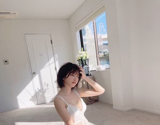 えなこ、白い衣装で輝く透明感！！その美しさにファンも釘づけ