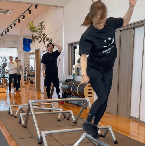 「私は、ジムをアスレチック空間に変える！」美女ゴルファー・笹原優美、次世代トレーニング動画が話題に