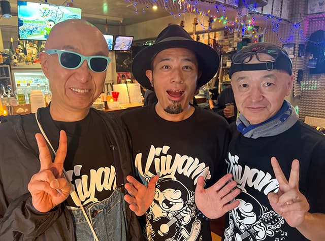 怪談師・うえまつそう「ようやくご本人たちに言えた！」”爆風スランプ”に明かした胸の内と記念の3ショットを公開！