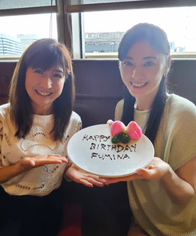 根本美緒が原史奈の誕生日を祝う「ますますステキな一年を」