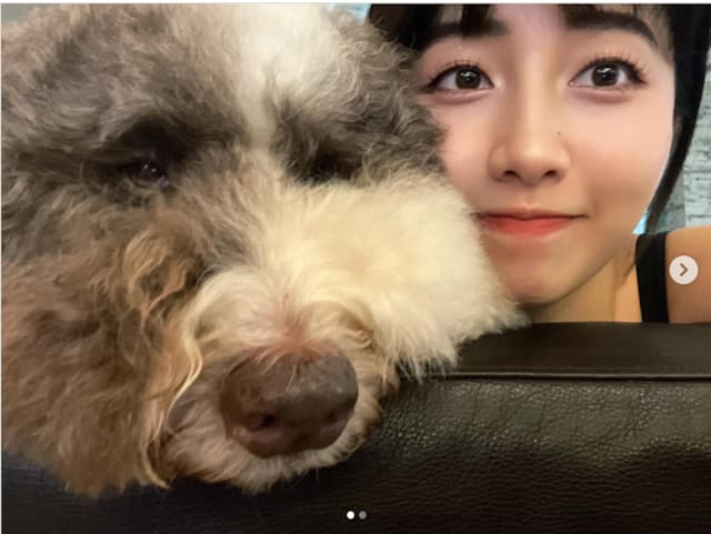 Cocomiが愛犬「えとぽん」と2ショット