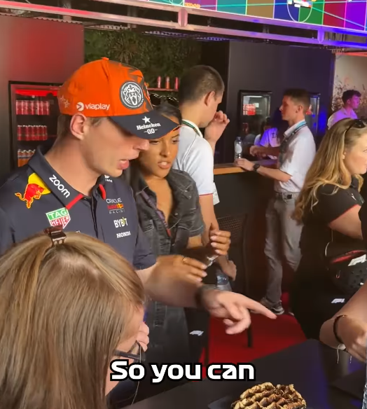 爆笑必至！フェルスタッペンがワッフル作りで大苦戦「料理でもガチバトル勃発！？」