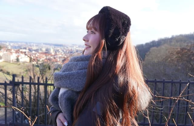 「絵画じゃん…」ももクロ・あーりんがチェコでのオフショットを公開！