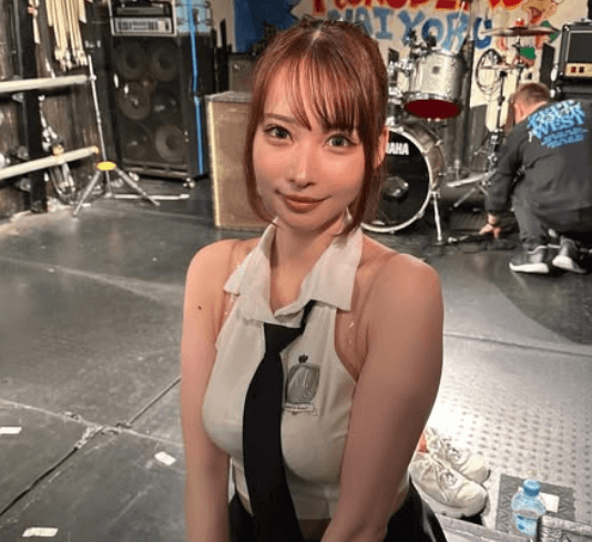 「ほんま可愛いすぎるわ〜」国宝級美女ドラマー、バンドモードの”美ショット”がエンジェルだとファンうっとり「天使だわー」