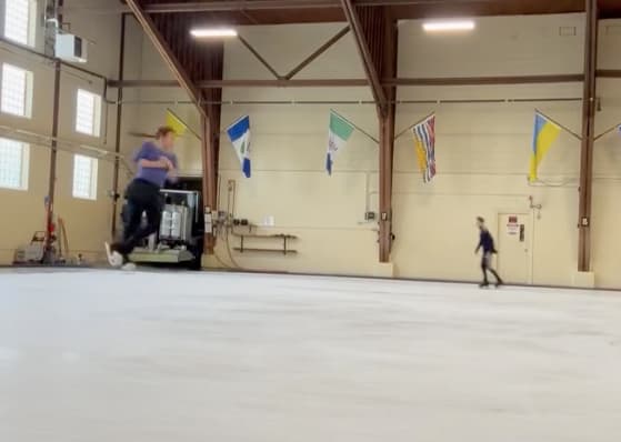 紀平梨花が練習風景を公開し華麗なトリプルサルコウを披露！