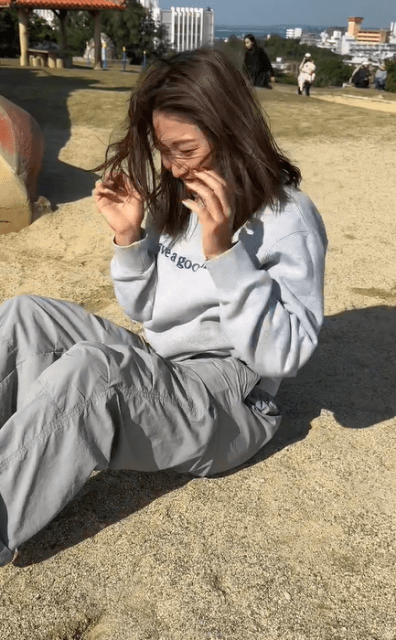 「膝負傷!!」元プロテニスプレイヤー美女・宇野真彩、ハプニングムービーにファン心配も本人は笑顔⁉