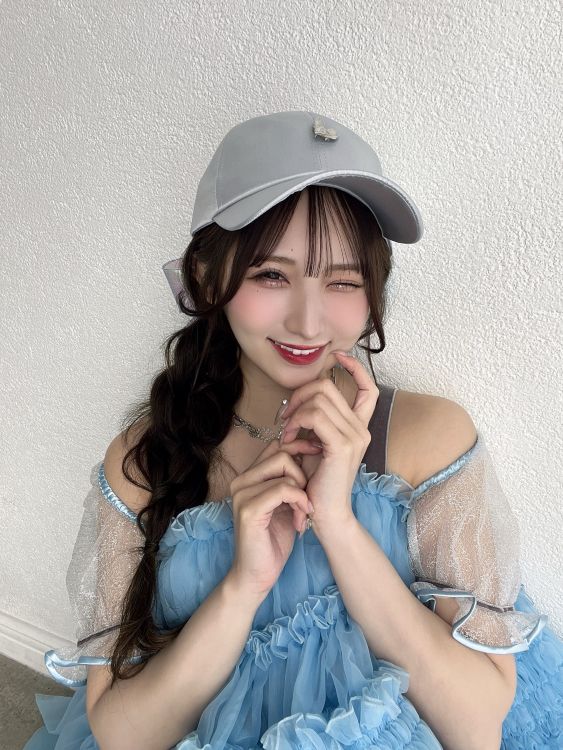 CANDY TUNE・小川奈々子、「夏きた？」にファン歓喜 キャップ×フリルの異色ミックスコーデで魅了