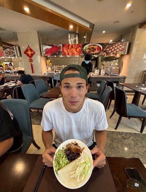 北京ダックに夢中！中国を楽しむビーチバレー界の注目イケメンとは？