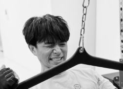 井ノ原快彦、ホヤぼーやTシャツでトレーニング！「冬、乗り越えます」