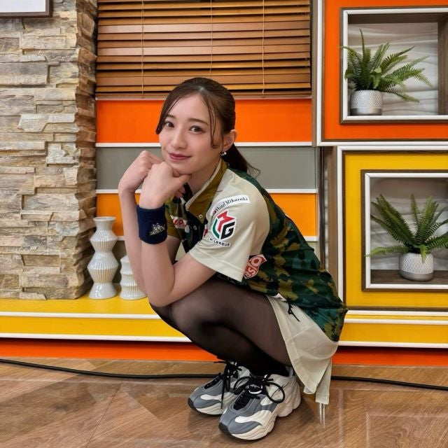 美人プロ雀士・中田花奈「黒スト美脚」ショットにファン歓喜！