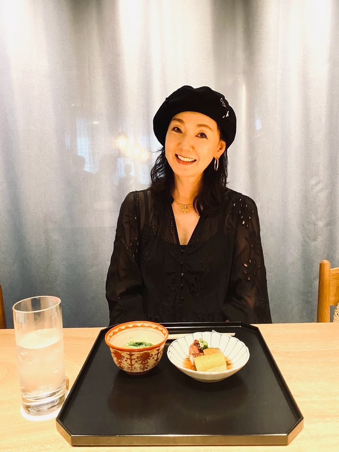 こんな高級料亭に行ってみたいと、小さい石の展示会に自身も出品、とよた真帆が紹介！！