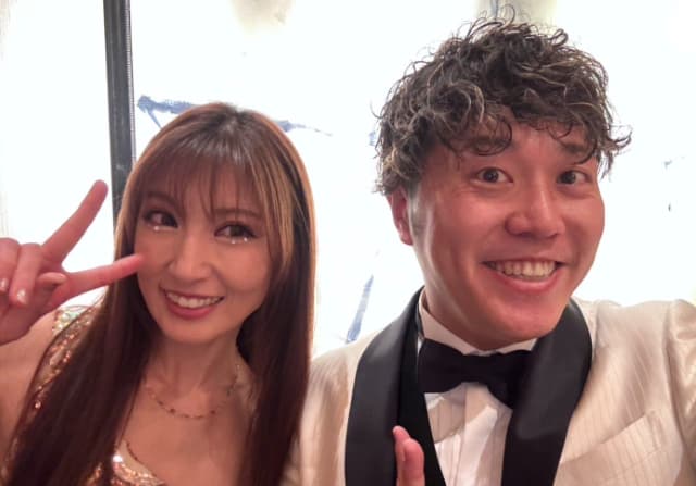 エハラマサヒロ、同じ年の熊田曜子とツーショット写真を公開！2人とも42歳には見えない若さを披露！