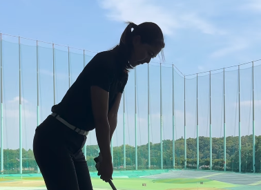 阿部桃子、美しすぎるゴルフスイング動画を公開！驚きのフォーム改善術とは