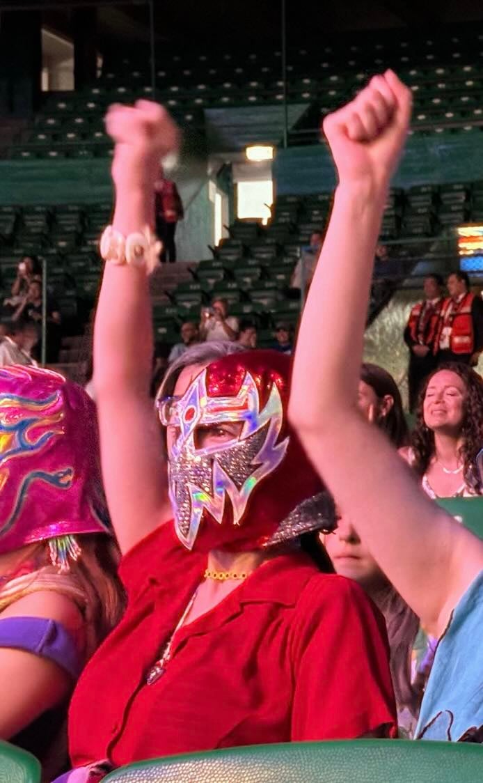 吉岡里帆がプロレスラーデビュー！？覆面姿が話題に