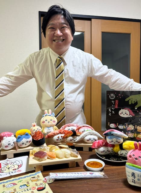 ニッポンの社長・ケツ、満面の笑みで“ちいかわ寿司くじコンプ”を報告