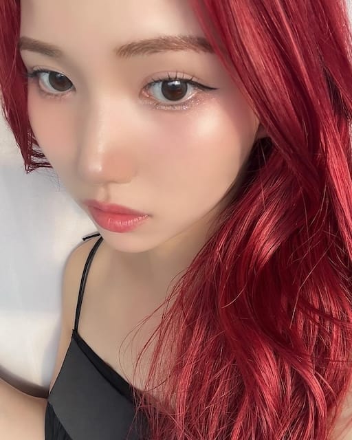 「実写アリエルだーー」話題の人気アイドルの赤髪ショットが可愛すぎると反響続々