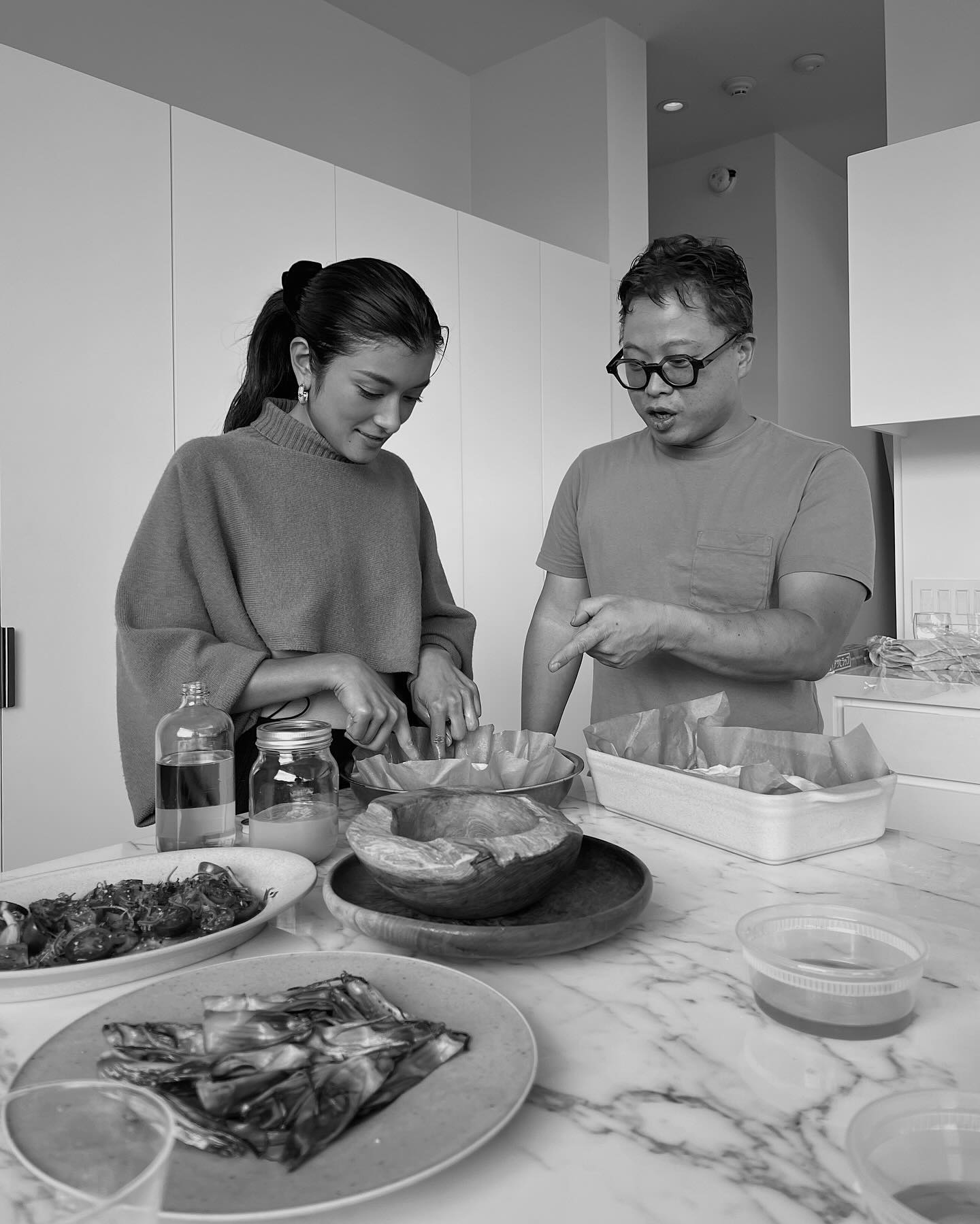 「ありがとうテツさんー❕」ローラが世界中を飛び回るシェフから料理を教わる👨‍🍳✨