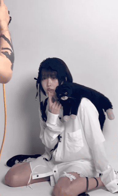 あのちゃん、色気のある大人な撮影にファン悩殺？！