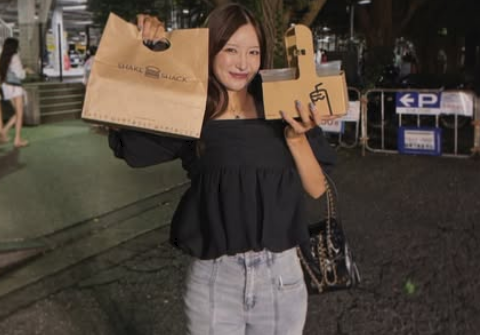 美女ゴルファー、サマーナイトライブ＆花火をエンジョイする"あつぅぅい夏・メモリアルショット"を披露！ファンうっとり