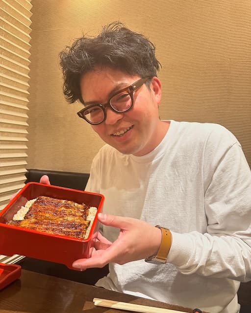 「夢夢」ヤーレンズ・出井が貧乏時代をともに過ごした後輩芸人に鰻をご馳走！エモ&優しいショットが話題に