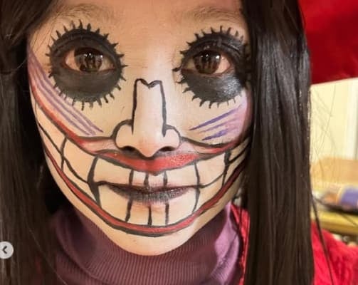 顔中、色まみれ！タレント・鈴木奈々 本気のコスプレを披露！