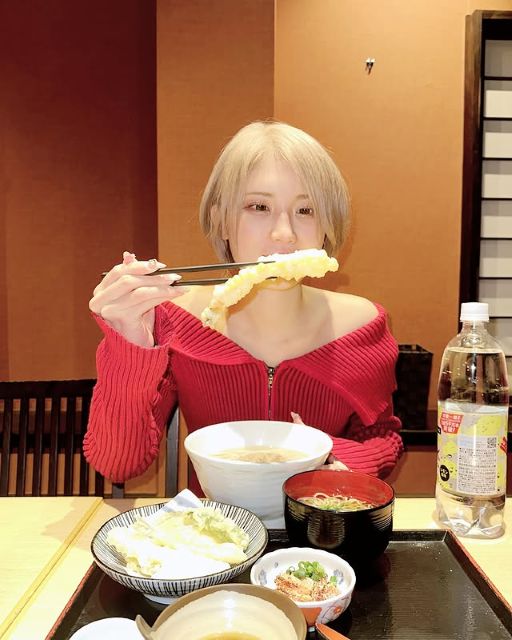 「美味しそうに食べるねって」金髪激カワギャルアイドル・らな氏、