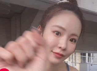 「ユニ姿が眩しすぎる！」河村美咲、サッカー観戦での“全力応援コーデ”に視線集中！