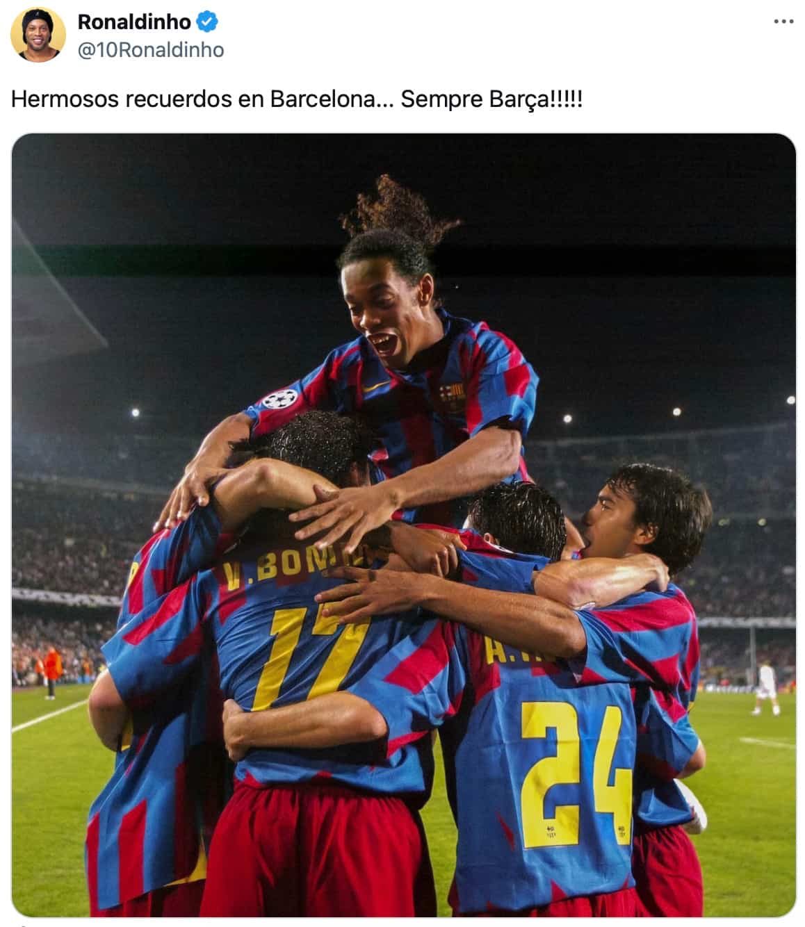 ロナウジーニョ、バルセロナ時代の思い出を公式Xでシェア
