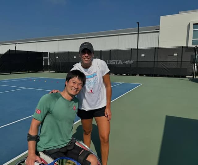車いすテニスプレーヤー国枝慎吾が全豪優勝選手の隣で熱血指導⁉
