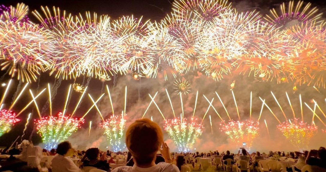 Nissyが迫力満点・大曲の花火を鑑賞🎇✨「テンション高めな西島さんかわいすぎ😮‍💨」