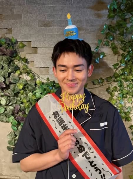 WEST.・小瀧望が29歳の誕生日を報告！お祝い姿にファンからも祝福の声！