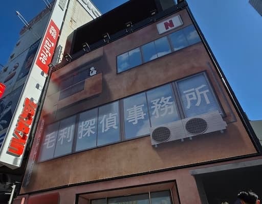 「赤い蝶ネクタイあれば完璧だったな」足立梨花の“コナン風”ファッションにファンからコメント続々