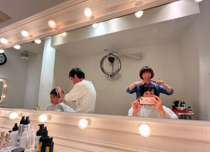 あの有名芸能人の妻が親子でヘアカット！同じサロンで繋がる特別な時間