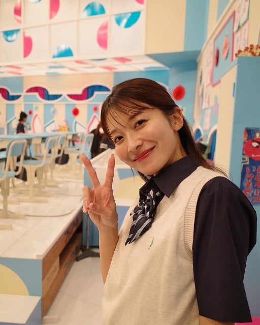 山本里菜アナ、『呼び出し先生タナカ』でJKコーデ！