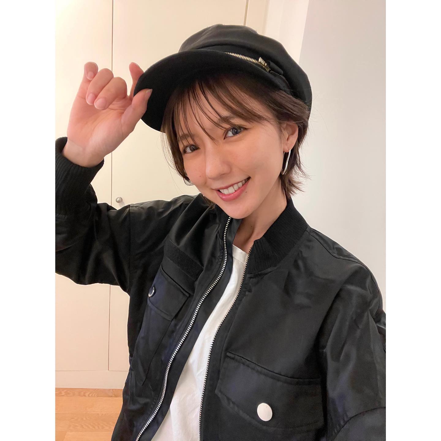 真野恵里菜がブルゾンコーデを披露✨ファンからは「目の保養と癒しをありがとうー♡」