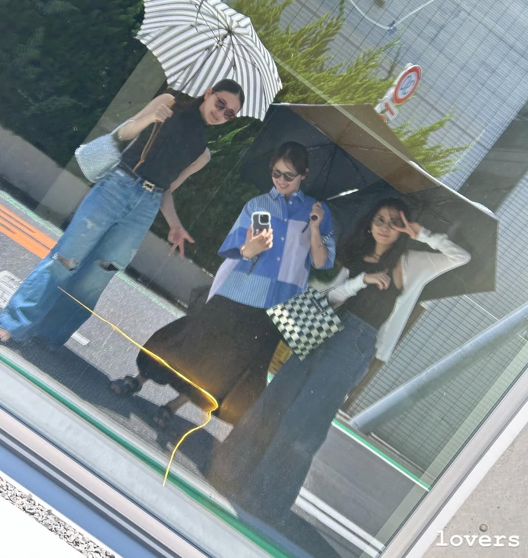 中越典子、大好きな2人とのスリーショットを公開「いつもは忘れるけど…今回はとったわん！」