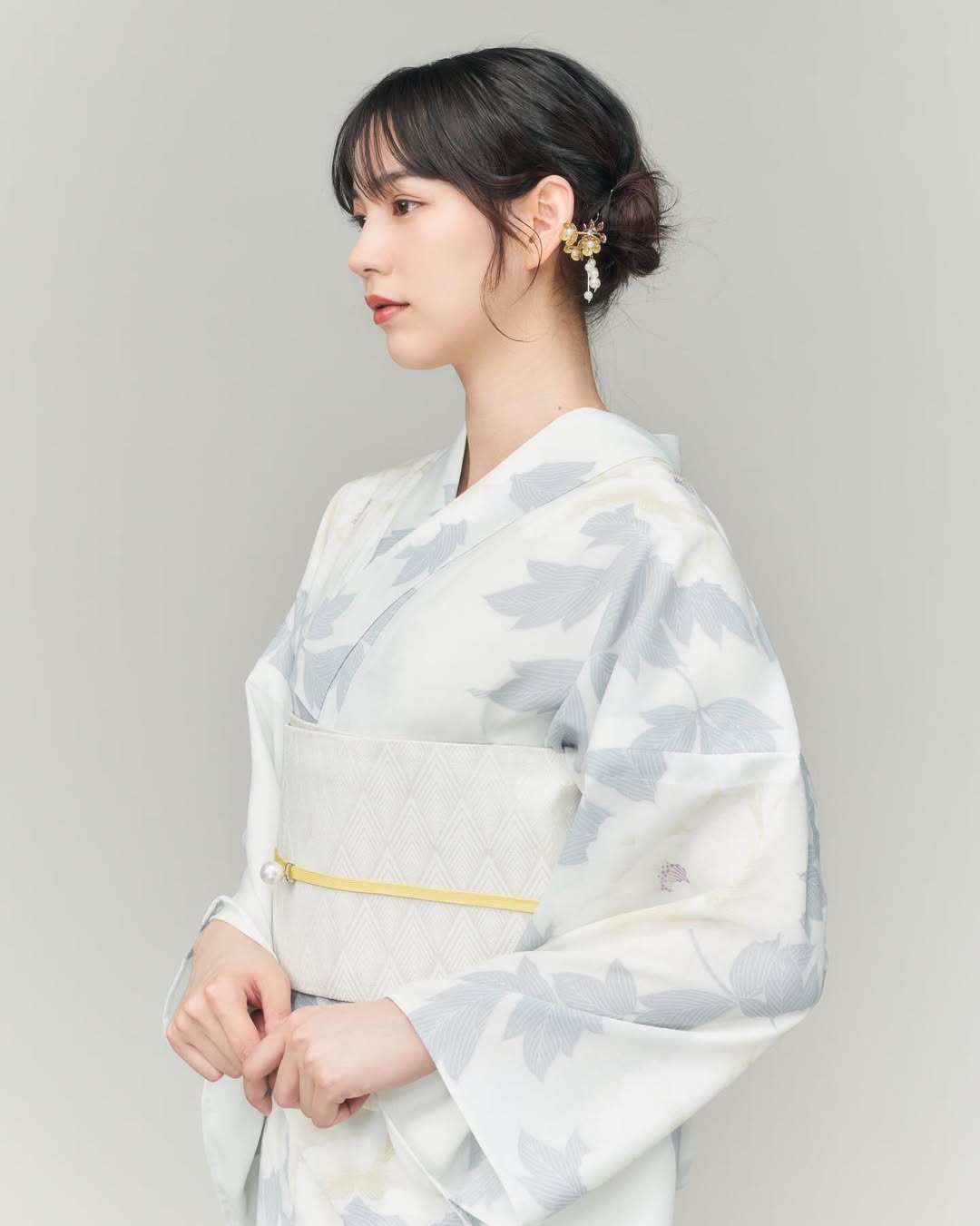 のん、涼しげな浴衣姿での暑中見舞いに「気品溢れる美しさ」「日本が誇る和服美人」