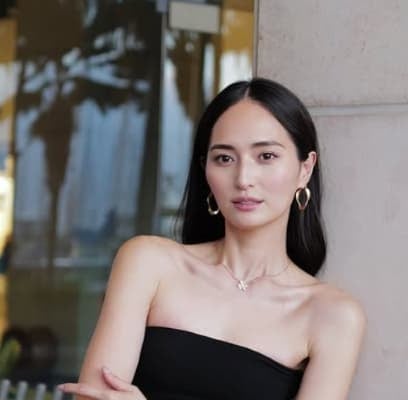 女優・山賀琴子の黒いワンピース姿が美しすぎ！「カッコイイ！」と話題に！