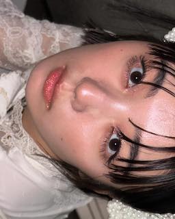 あの超人気アイドル 純白レースドレス姿にファン悶絶 顔面ドアップショットも披露