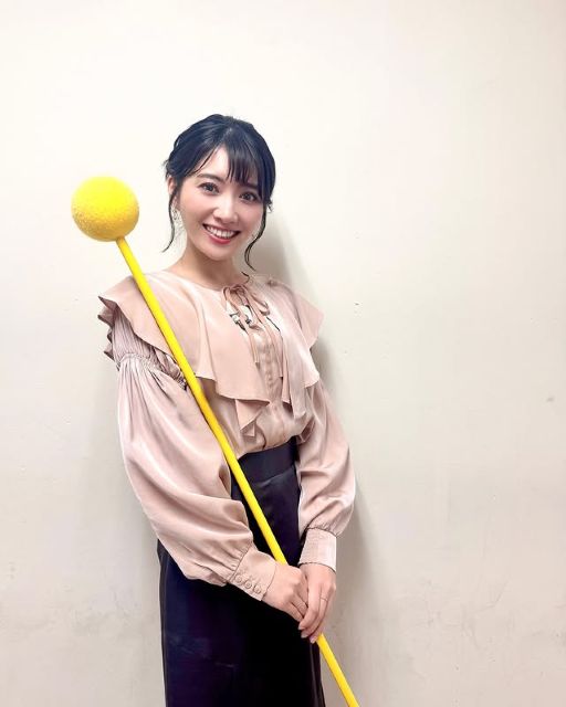 「25秒だけ映ったときの私」美人気象予報士・久保井朝美、春色ブラウスでにっこり笑顔が可愛すぎると話題！