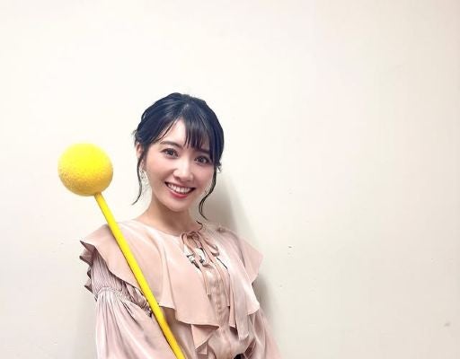 「25秒だけ映ったときの私」美人気象予報士・久保井朝美、春色ブラウスでにっこり笑顔が可愛すぎると話題！