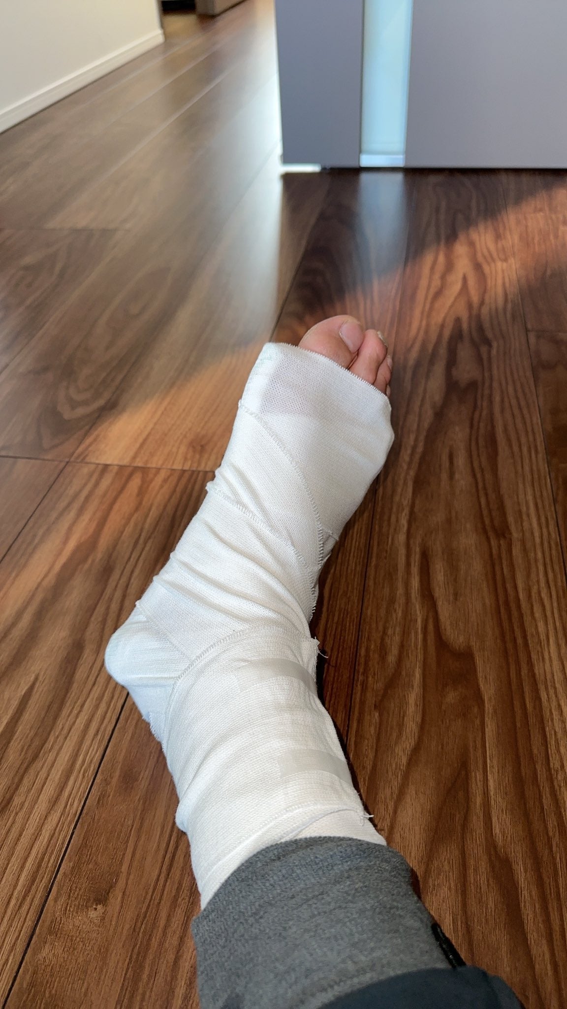 安保瑠輝也が格闘技休養へ「思いっきりグネってしまった」痛々しい右足を投稿