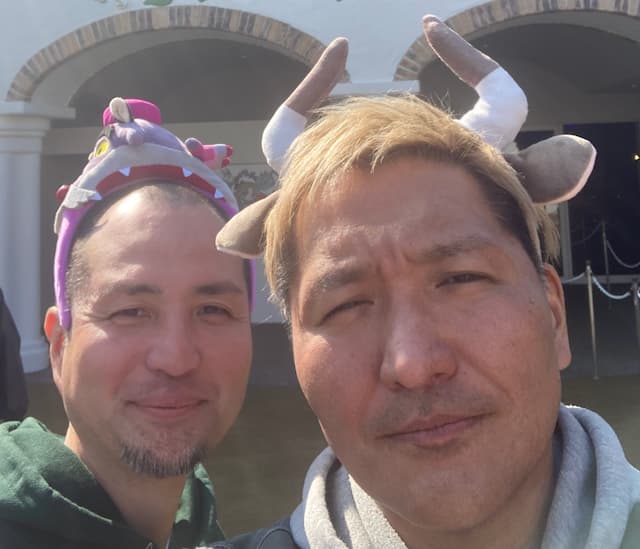 スリムクラブ、結成30年の“夫婦感”!? キャラカチューシャ姿に「仲良しすぎる」と反響