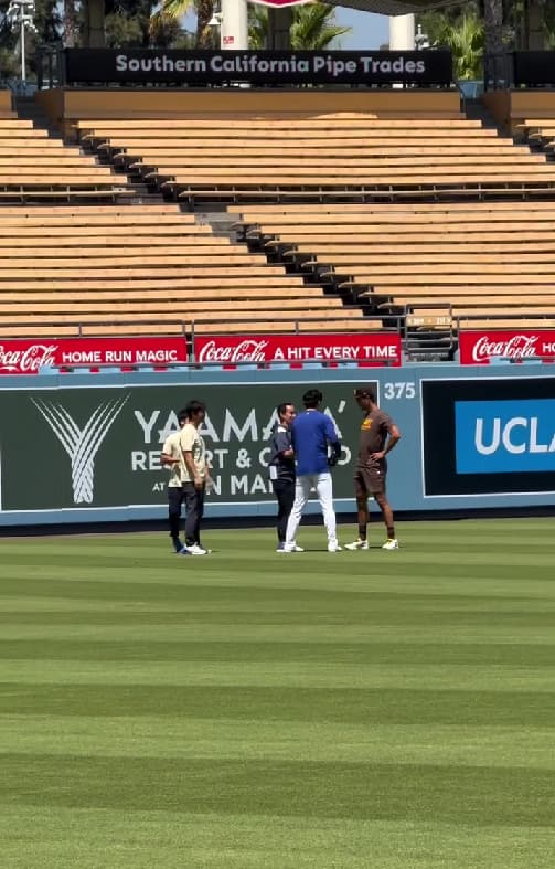 「チームの垣根を越えて、日本選手の後輩たちのサポートをしたい」MLBジャーナリスト・山田結軌、練習終わりの佐々木朗希と話すダルビッシュ有の様子を公開