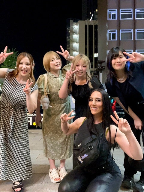 まるでアベンジャーズ!?美女プロレスラーユニットのオシャレ集合ショットにファンから反響