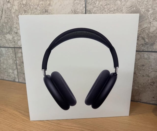 小園海斗、25歳の誕生日に妻からの神プレゼント。笑って迎えたデッドボールの洗礼！