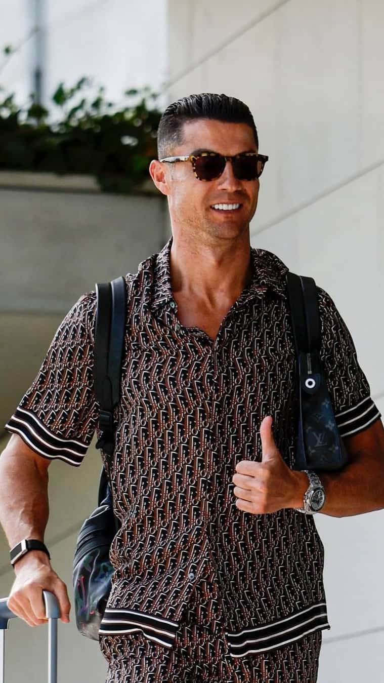 「あなたはグローバルアイコンだ！」今後の動向に注目が集まるクリスティアーノ・ロナウドがファッショナブルなショットを公開