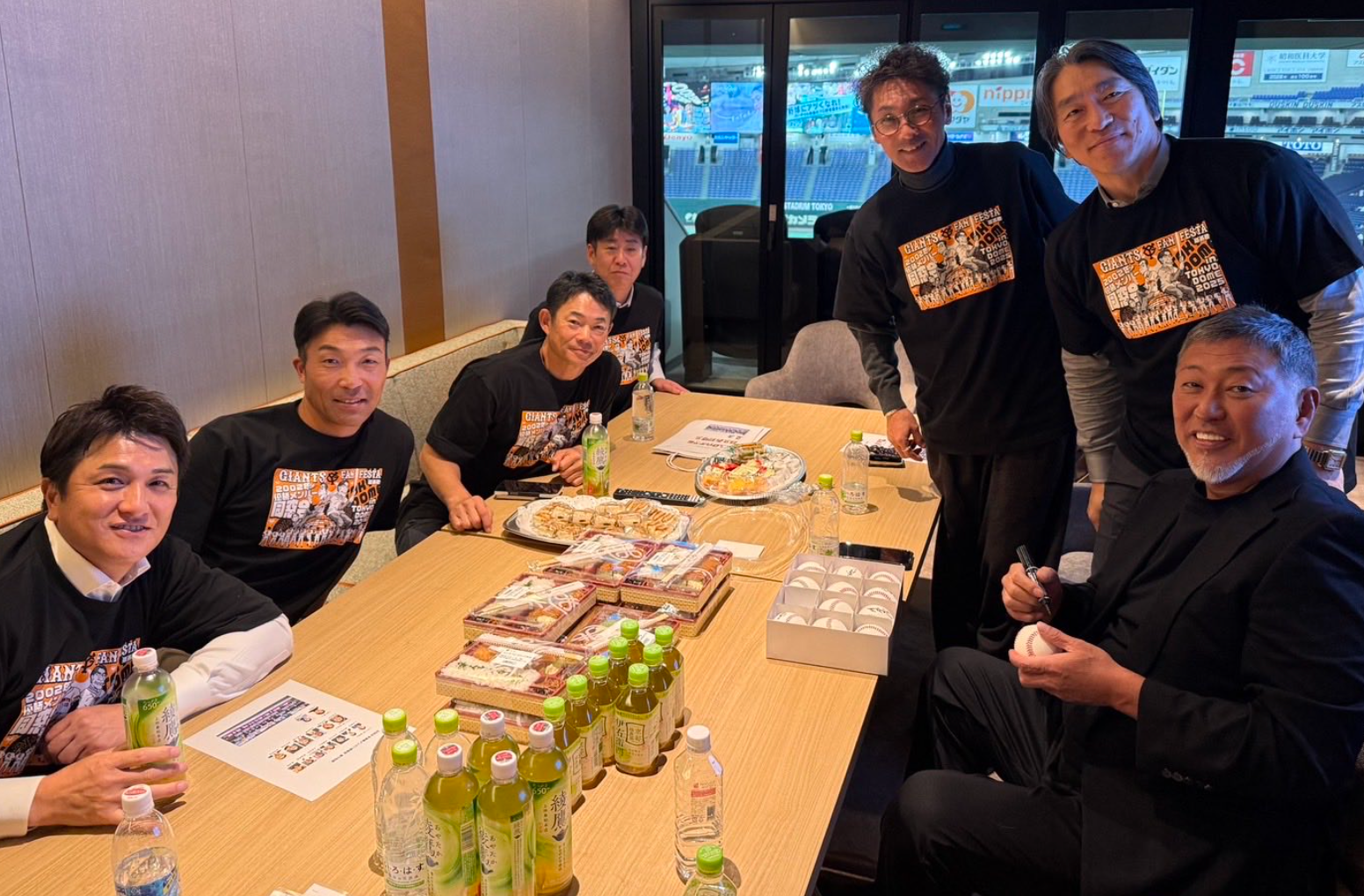 清原和博氏「本当に嬉しかった！」豪華すぎる巨人02年Vメンバーとのショットを公開